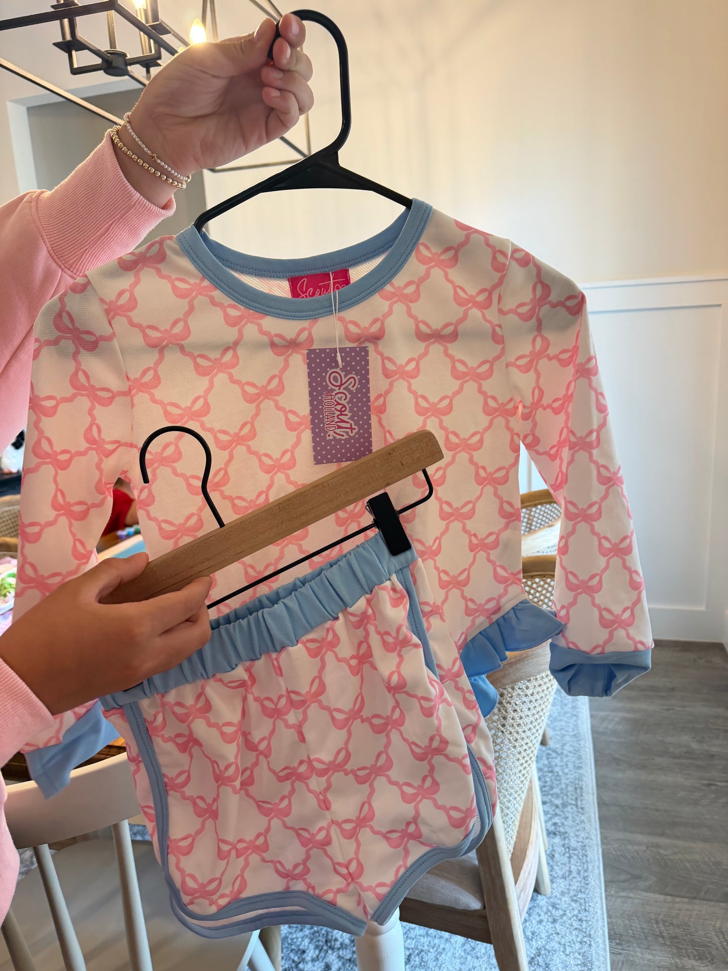CONSIGNMENT ITEM: Bow Ruffle Sweatshirt Set Size 6/7 (NWT)