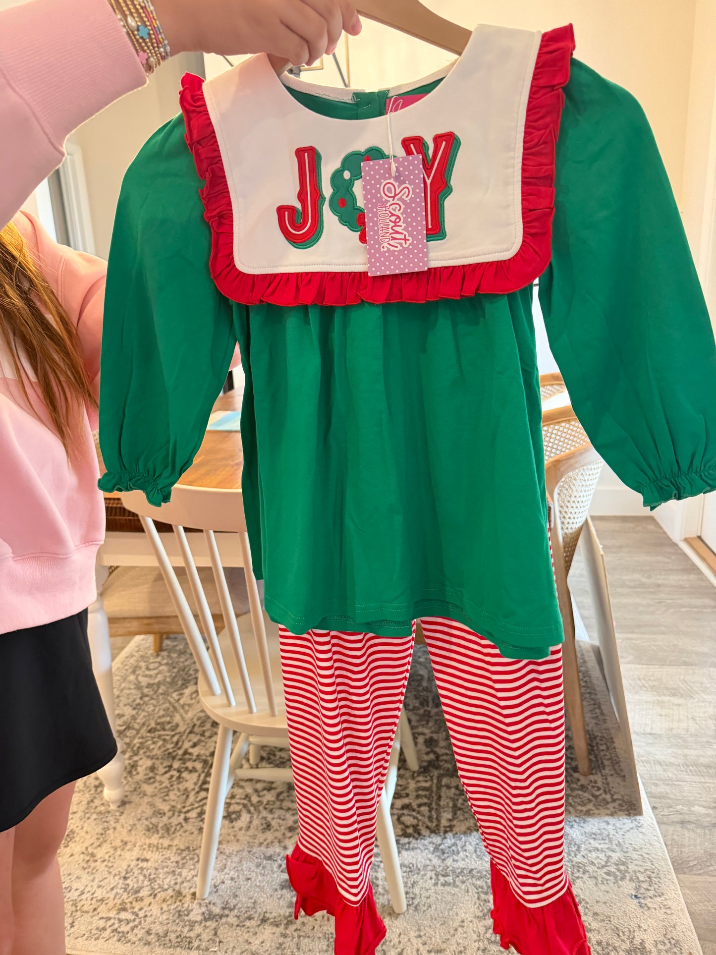 CONSIGNMENT ITEM: Joy Christmas Ruffle Set Size 6/7 (NWT)