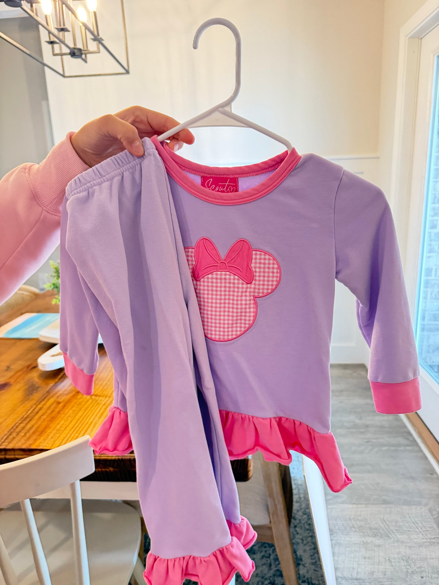 CONSIGNMENT ITEM: Mouse Sweatshirt Set SIZE 5/6 (EUC)