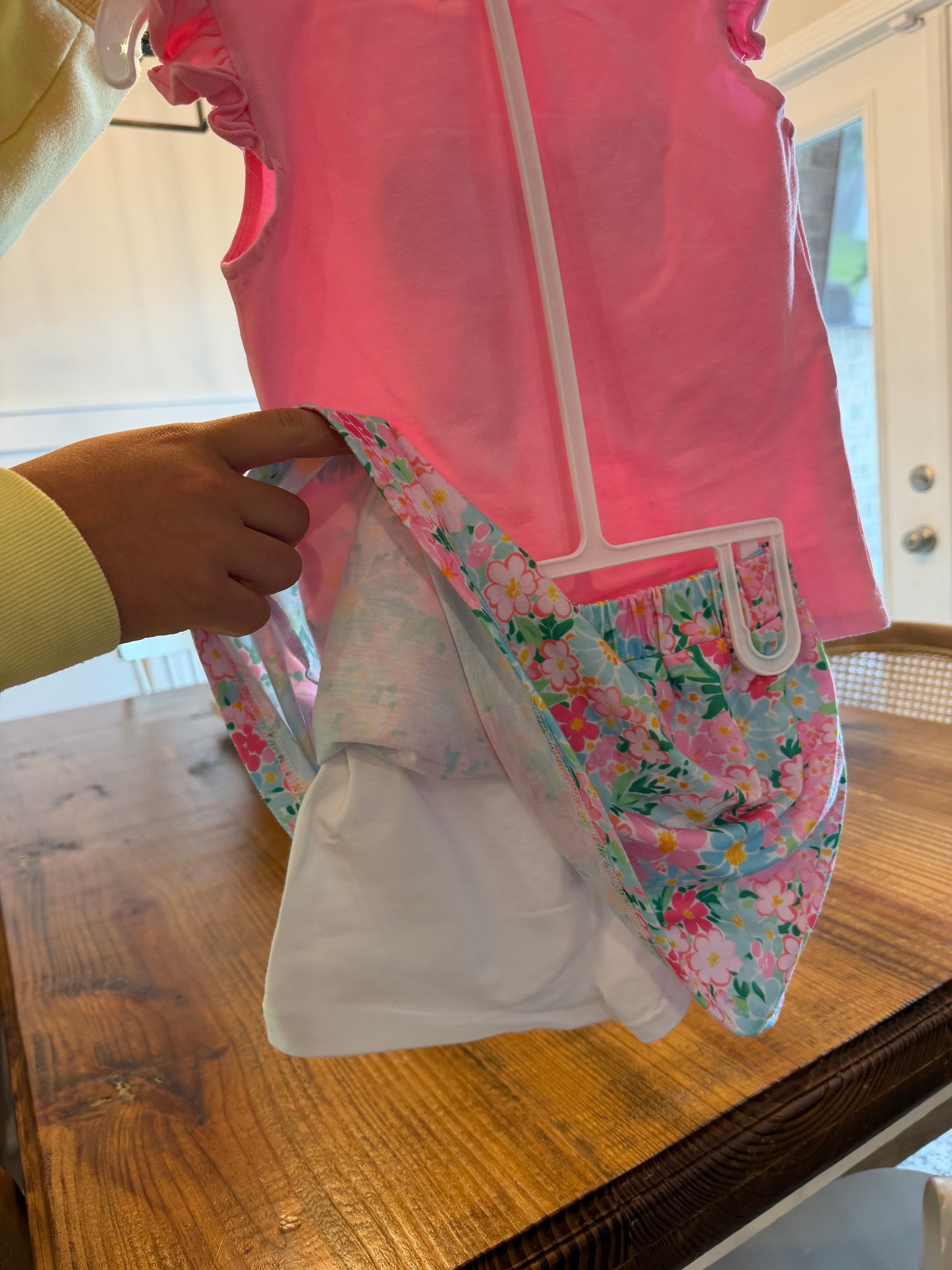CONSIGNMENT ITEM: Floral Bow Short Set SIZE 5/6 (EUC)