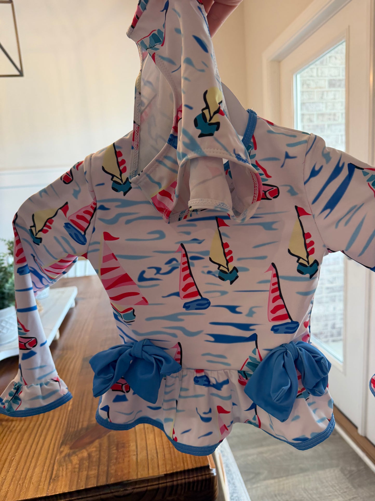 CONSIGNMENT ITEM: Sailboat Rash Guard Set Size 4 (EUC)